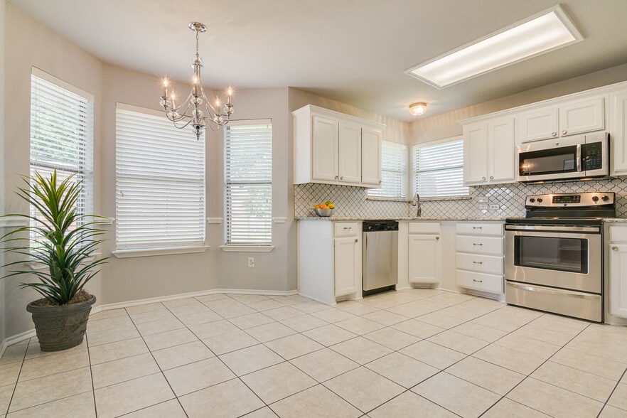 Dining - 956 Carlin Ln