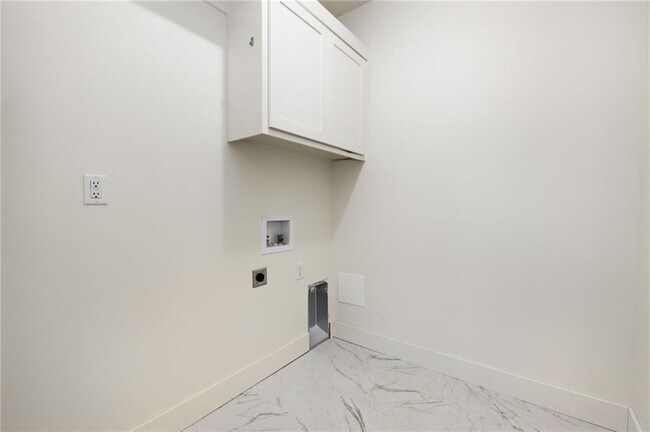 Building Photo - 4 Leven Ln