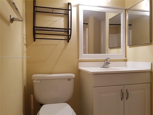 Building Photo - 9735 Fontainebleau Blvd