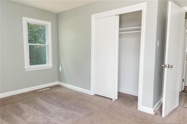 Building Photo - 331 Richmond Dr