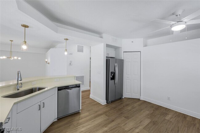 Building Photo - 6812 Satinleaf Rd S