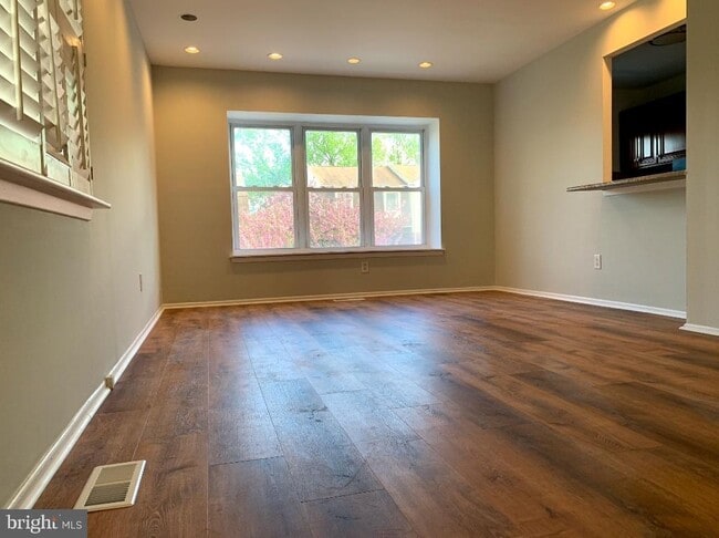 Building Photo - 9358 Neil Rd