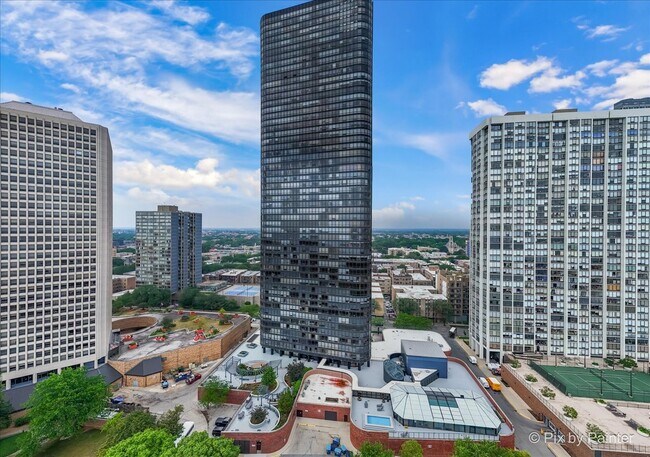 Building Photo - 5415 N Sheridan Rd