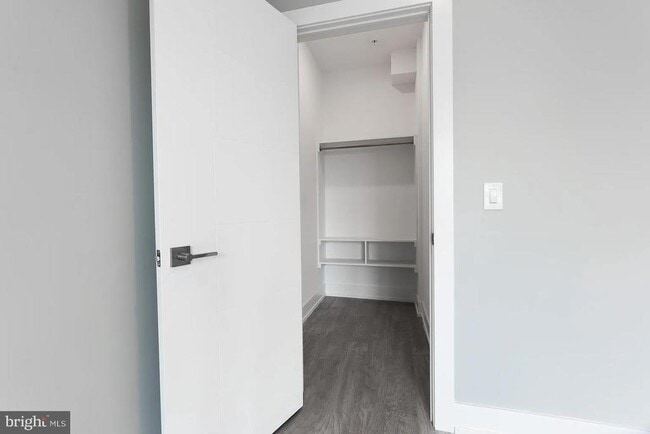 Building Photo - 2055 Tasker St