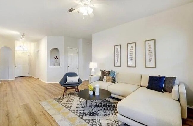 Building Photo - 15405 Quinley Dr