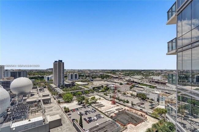 Building Photo - 851 NE 1st Ave