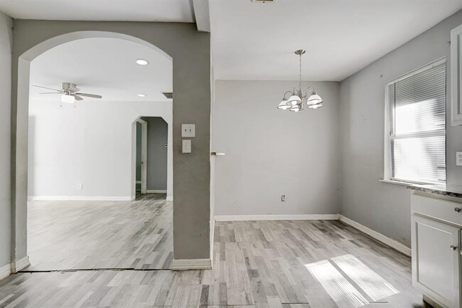 Building Photo - 7438 Bywood St