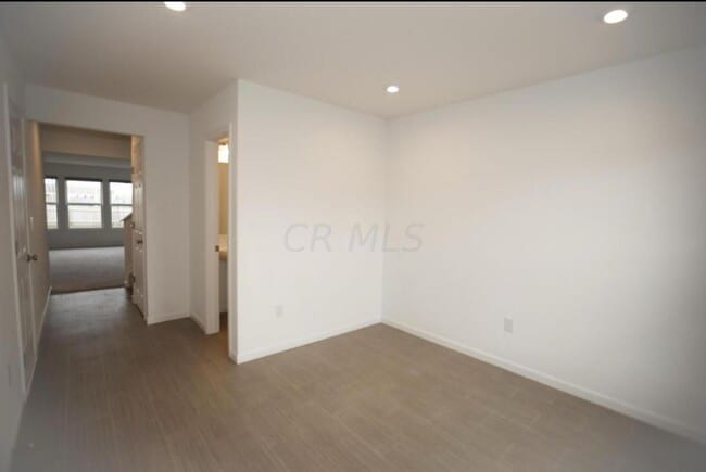 Building Photo - 4978 Crestbrook Dr