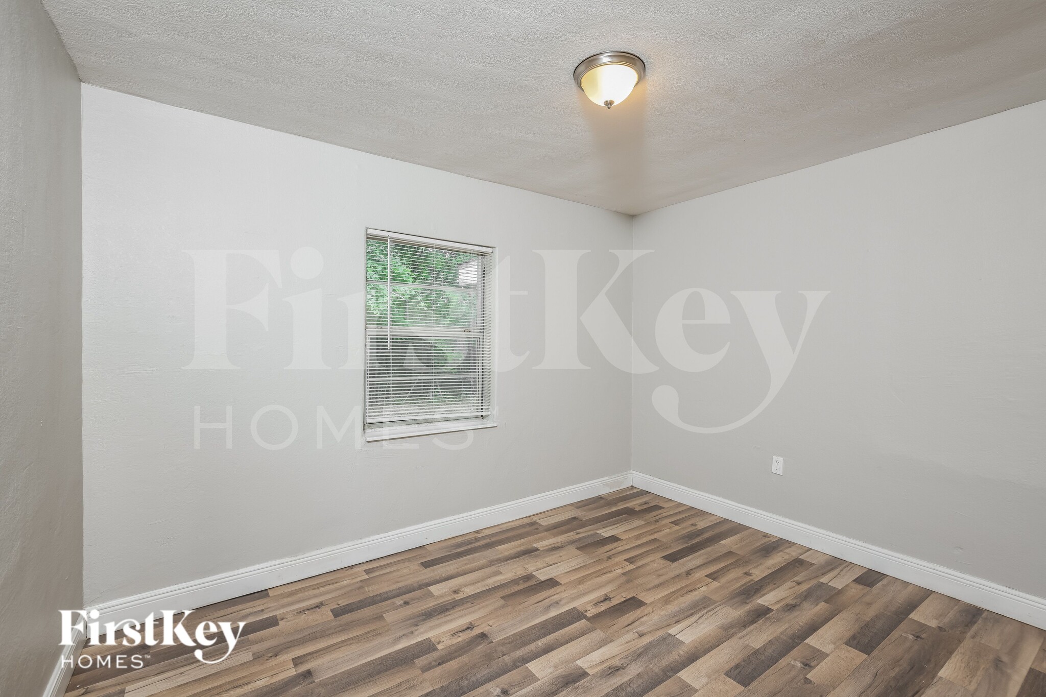 Building Photo - 611 Hewett Dr