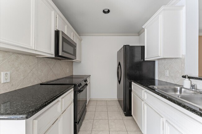 Building Photo - 2933 W Dallas St