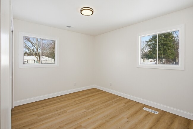 Building Photo - 6325 Woodsdale Dr