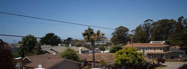 Building Photo - 2 Bedroom, 1 Bath with view of the Bay in charming Cuesta by the Sea