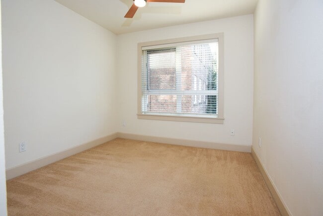Building Photo - Elegant North Capital Hill Boutique securi...