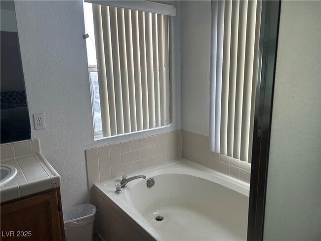 Building Photo - 6672 Golden Pond Cir