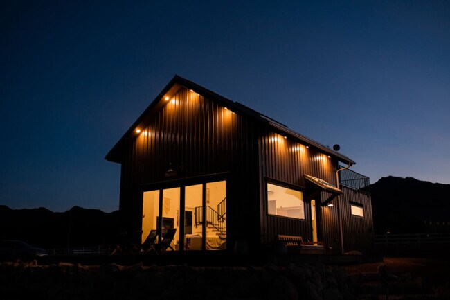 Building Photo - 2387 2500 S