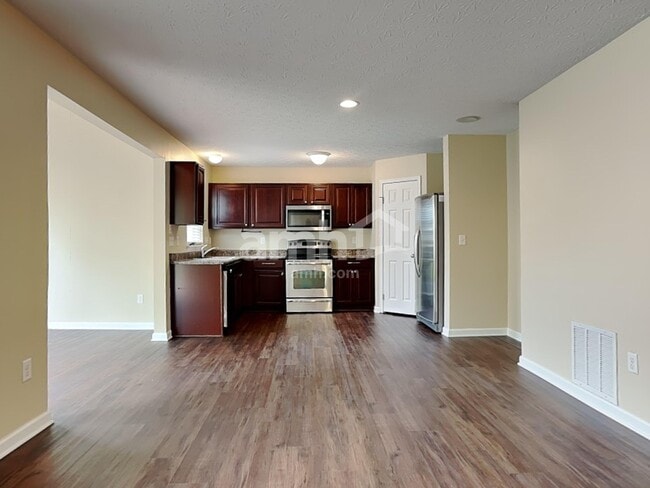 Building Photo - 460 Pewter Hill Ct