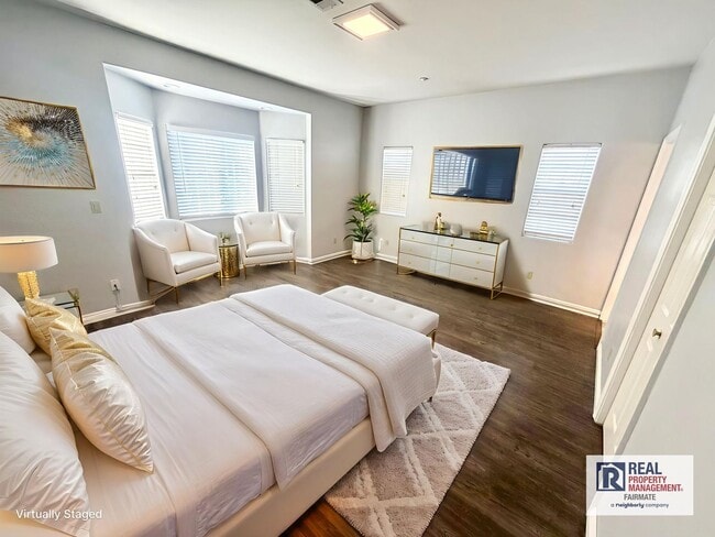 Building Photo - Spacious Modern Home with EV Charger, Solar & Gated 3-Car Garage