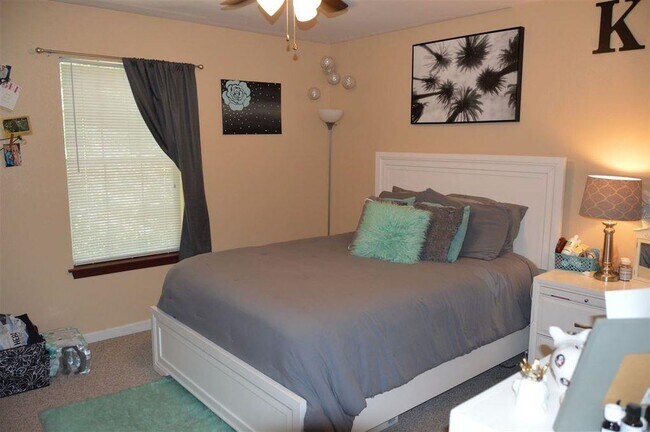 Building Photo - 2173 Timberwood Cir S