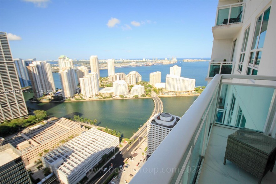 Building Photo - 950 Brickell Bay Dr