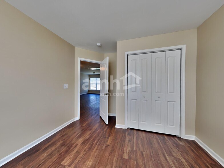 Building Photo - 104 Brick Greens Ct