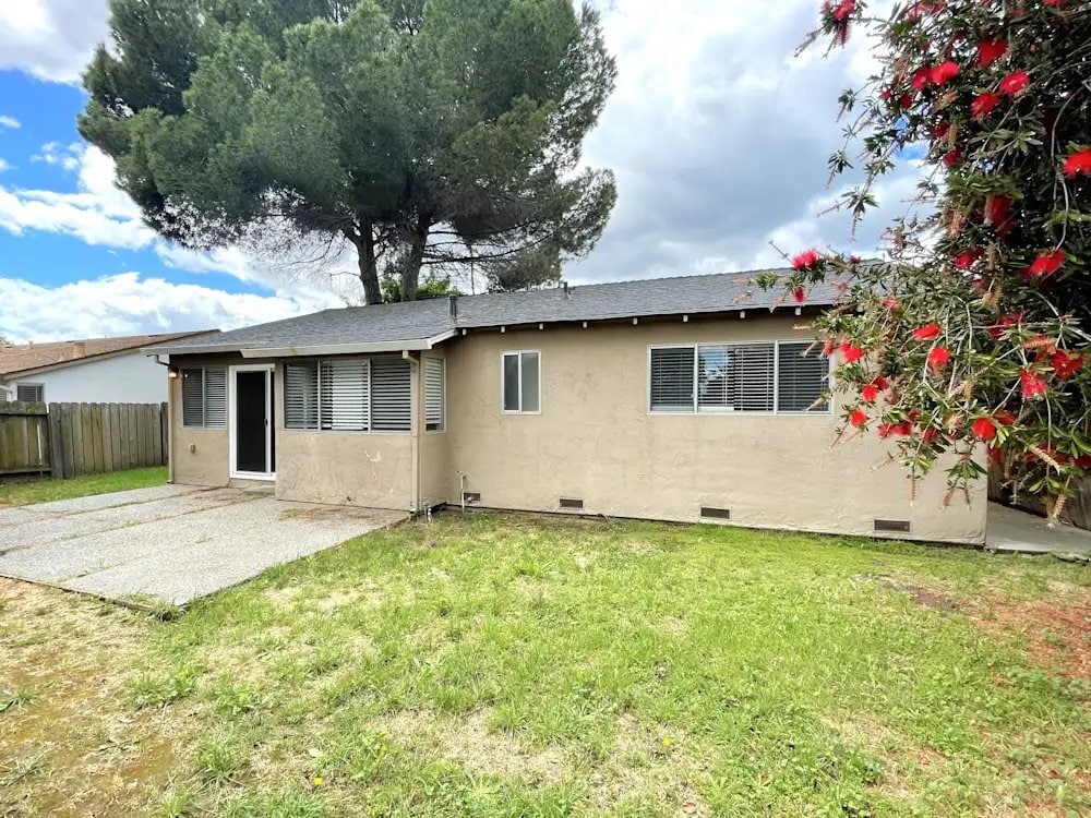 Building Photo - 2155 Cormorant Dr