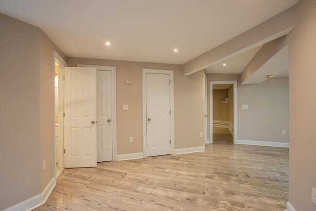 Building Photo - Charming Studio Apartment in Columbia Heig...