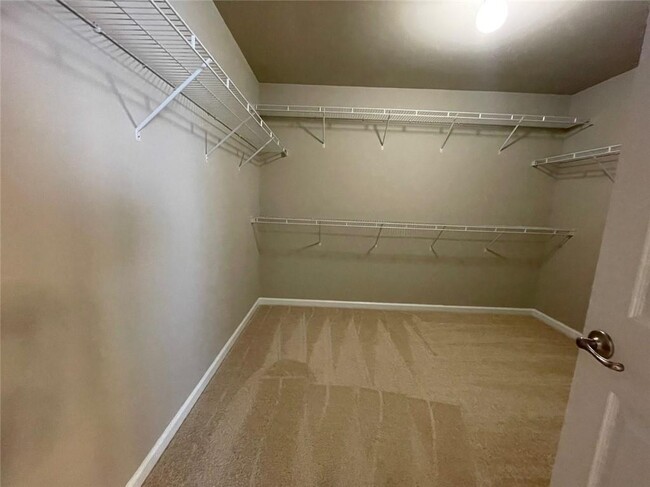 Building Photo - 2871 Royston Dr
