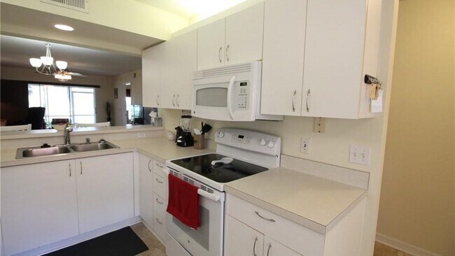 Building Photo - 273 Robin Hood Cir