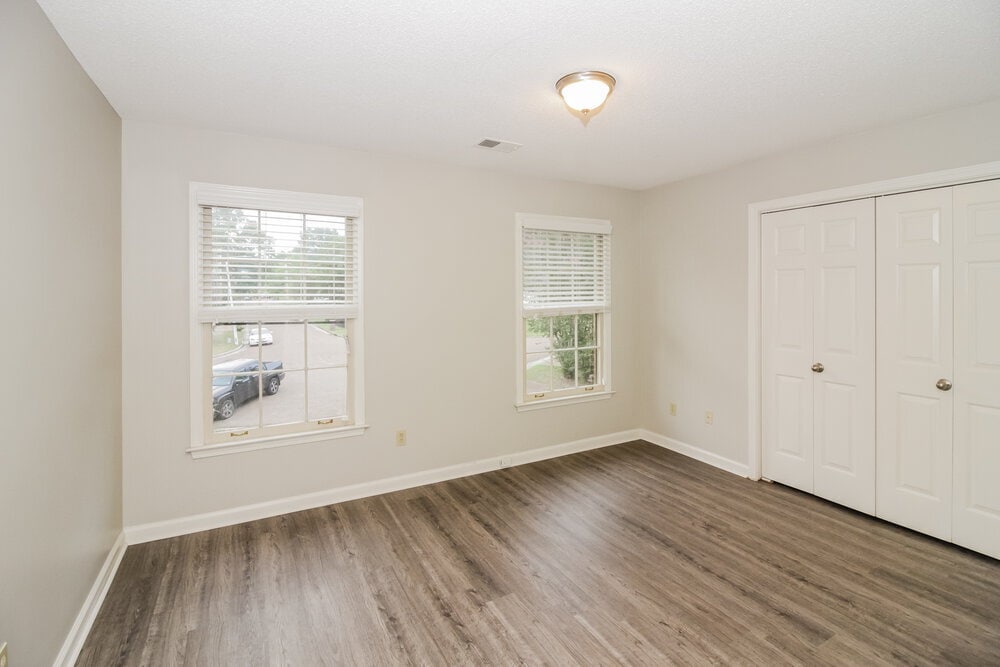 Building Photo - 405 Locust Grove Dr