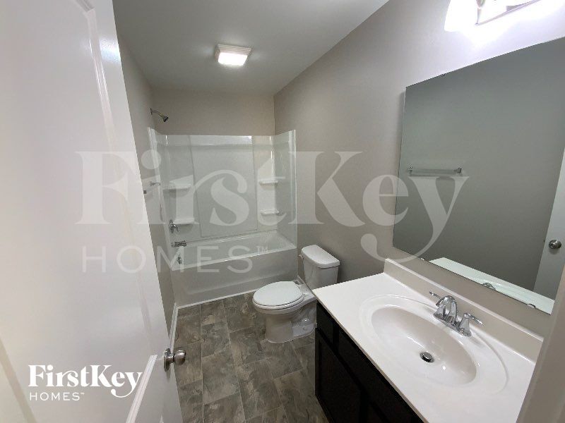 Building Photo - 144 Fairfield Dr