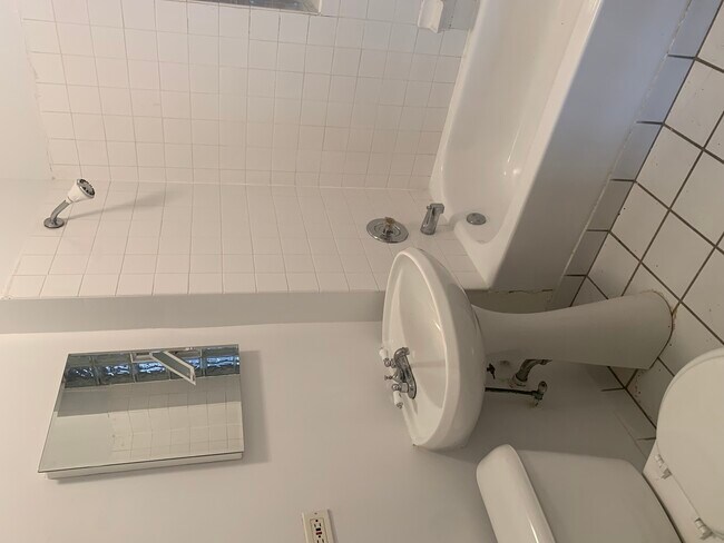 Building Photo - 5152 S King Dr