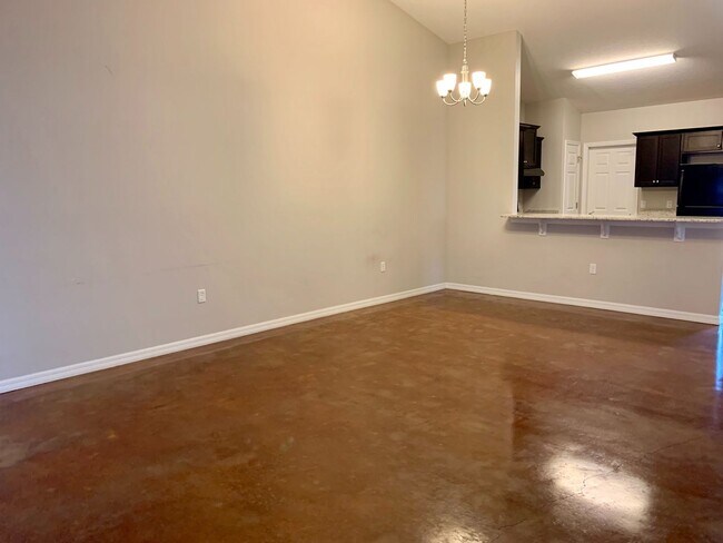 Building Photo - MOVE IN SPECIAL- 2/2 Duplex  in St. Cloud Close to Lakefront