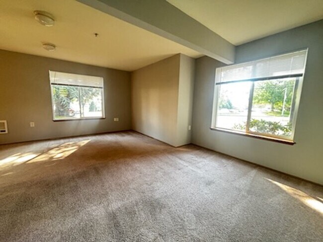 Building Photo - Come experience the comfort and affordable...