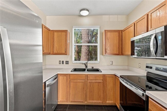 Building Photo - 13710 Forest Lake Dr
