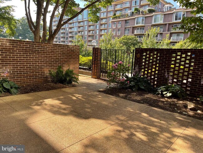 Building Photo - 520 N St SW