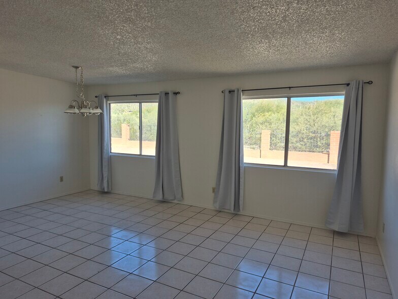 Building Photo - 3068 W Wyoming St