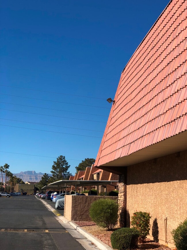 Building Photo - Beautiful Bella Vita 1 Bedroom/1 Bath unit.