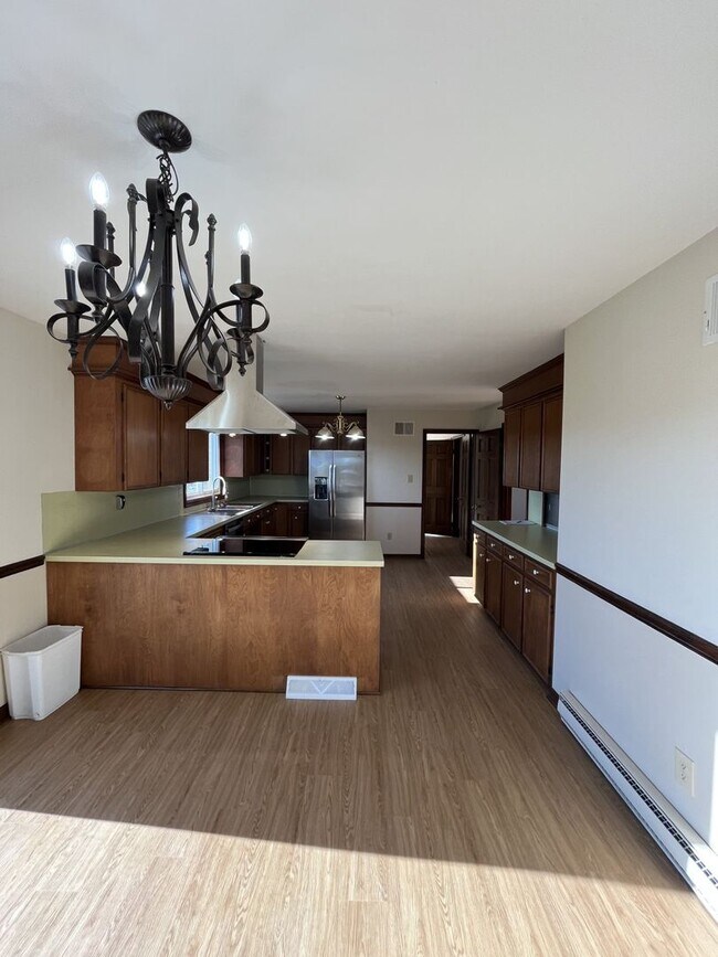 Building Photo - 8298 Scenic Dr