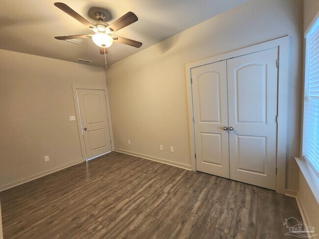 Building Photo - 106 S G St