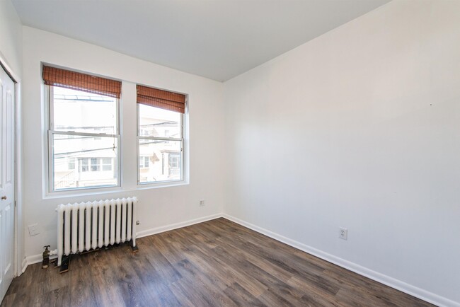 Building Photo - 6114 Highland Pl