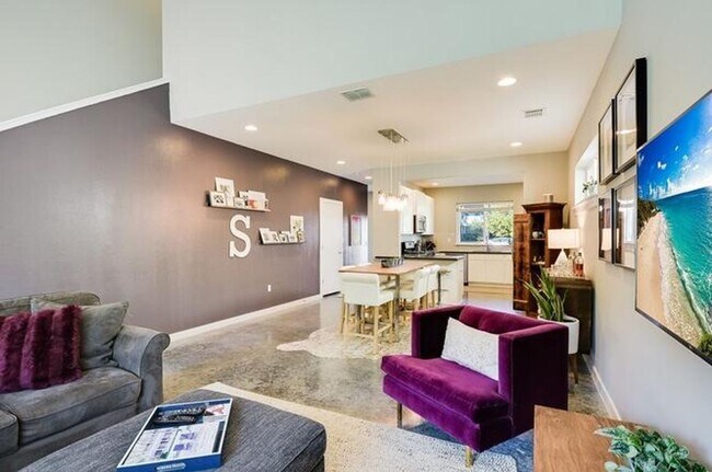 Building Photo - 5616 S 1st St