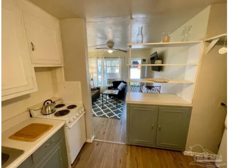 514B Paulding Kitchen - 512 Paulding Ave