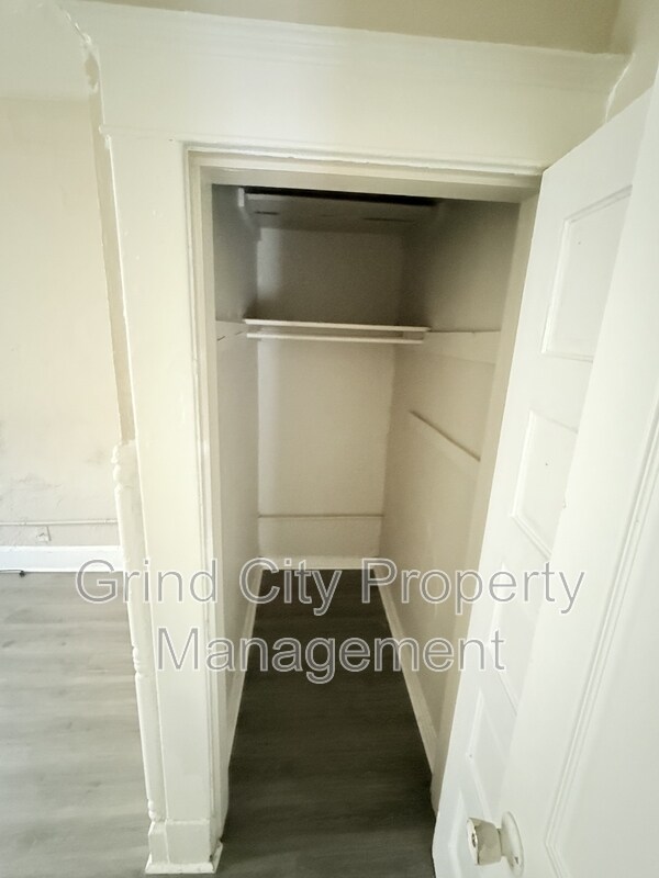 Building Photo - 997 S Willett St