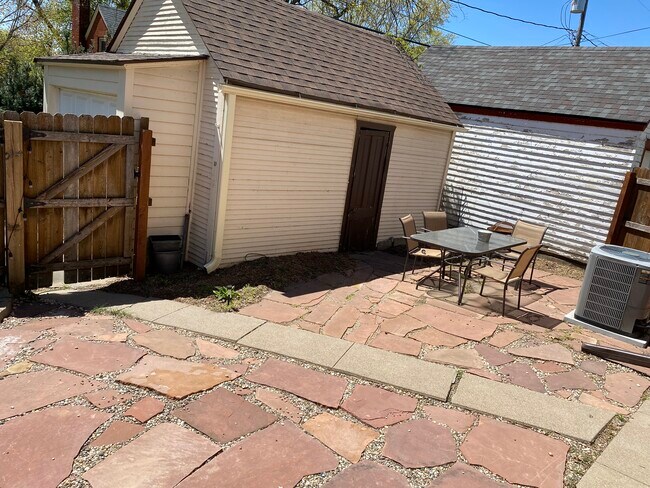 Building Photo - 4407 Pine St