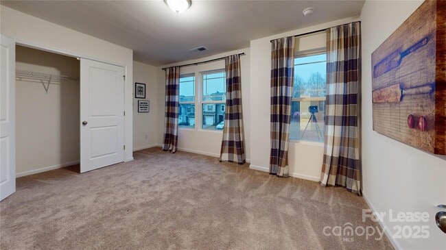 Building Photo - 2888 Yeager Dr NW