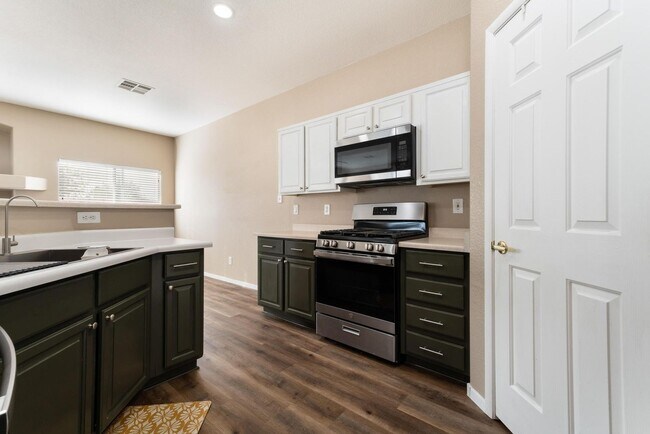 Building Photo - 6604 Lavender Lilly Ln