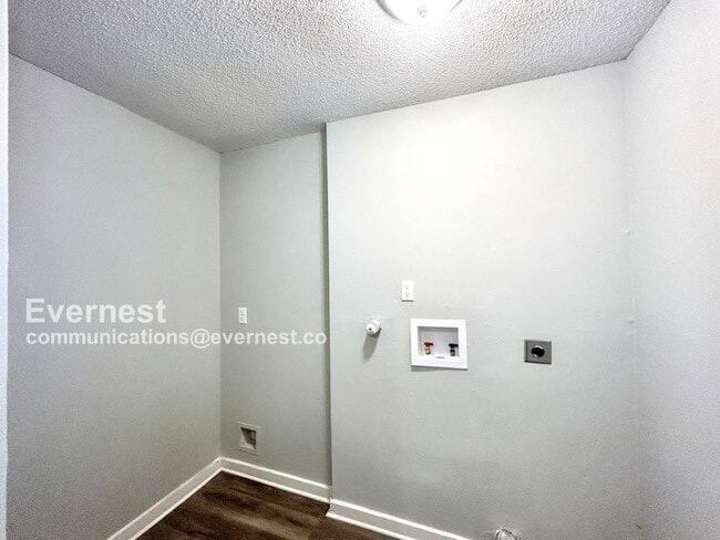 Building Photo - 3727 Kerwin Dr