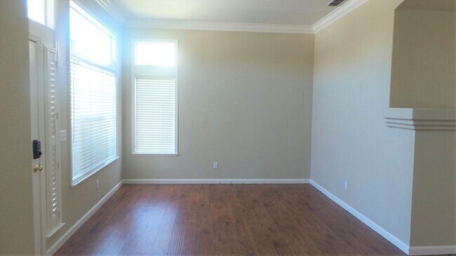 Building Photo - Vacation where your live!