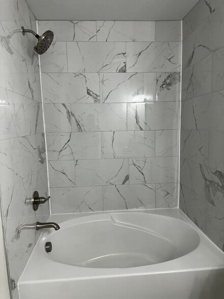 Building Photo - 1211 West Dr