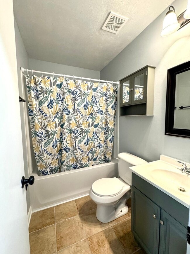 Building Photo - 605 Melbourne Dr